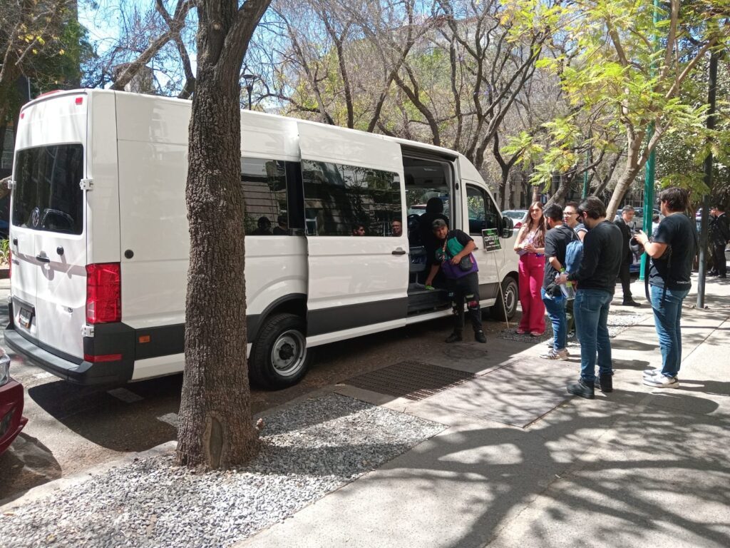CAMIONETA PARA TRANSPORTE DE PERSONAL