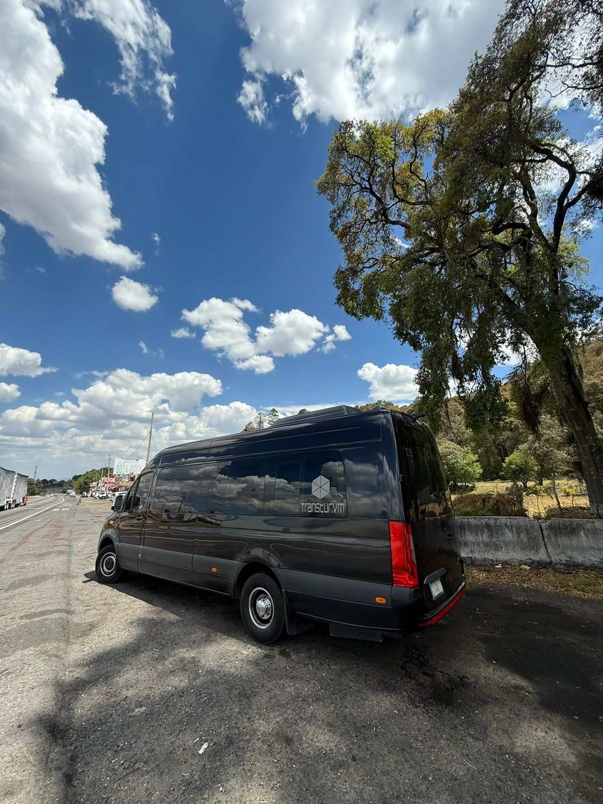 SPRINTER NEGRA 20 PASAJEROS
