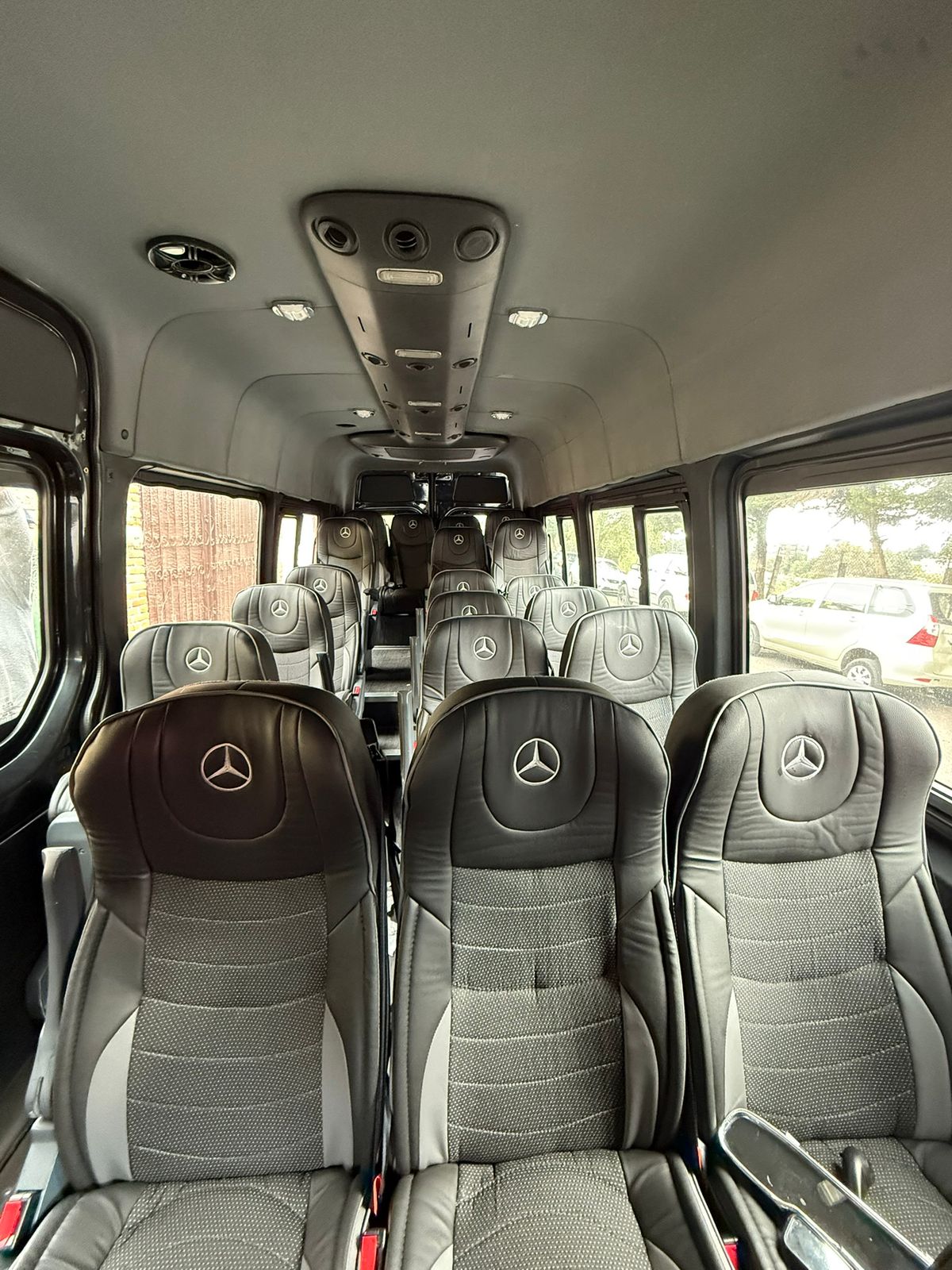 SPRINTER NEGRA 20 PLAZAS