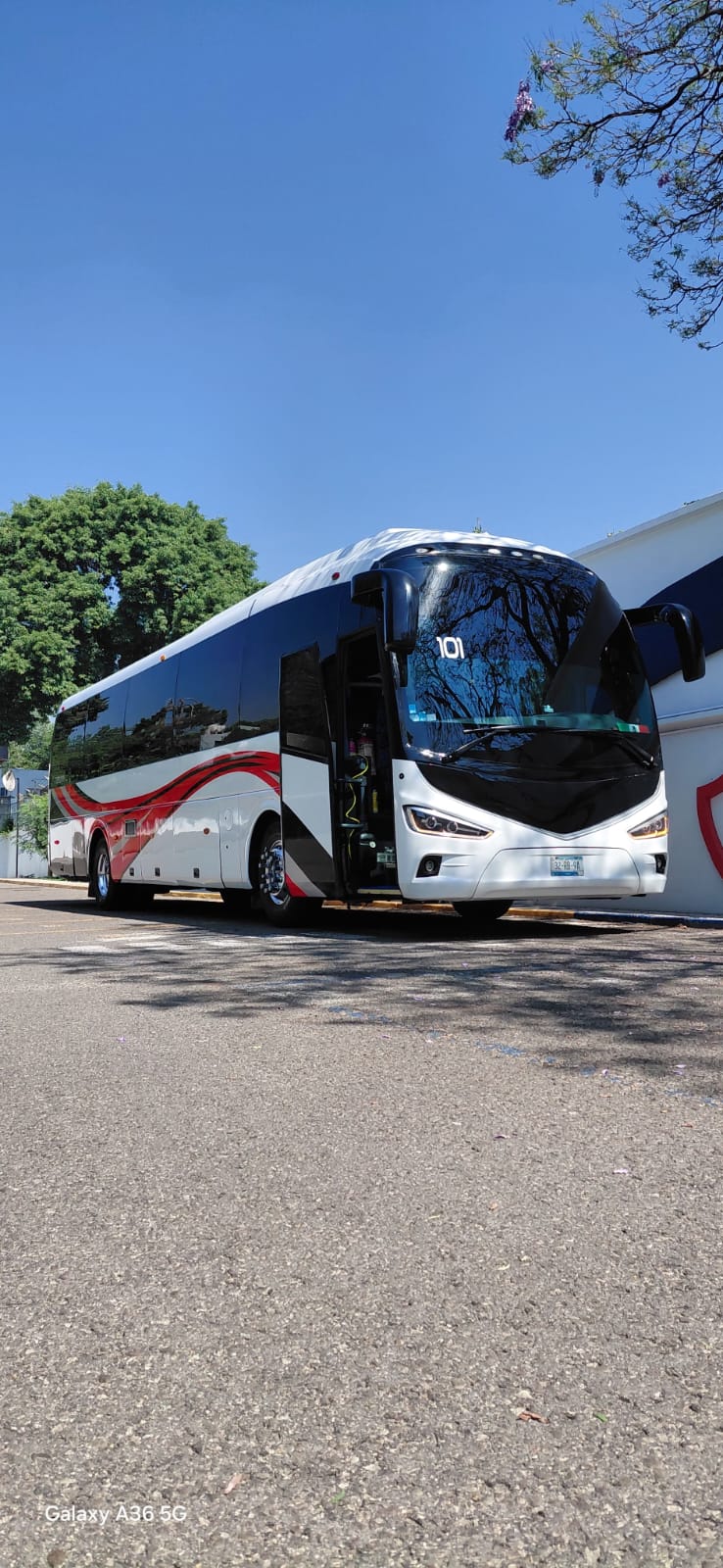 irizar 45 pasajeros renta de autobus